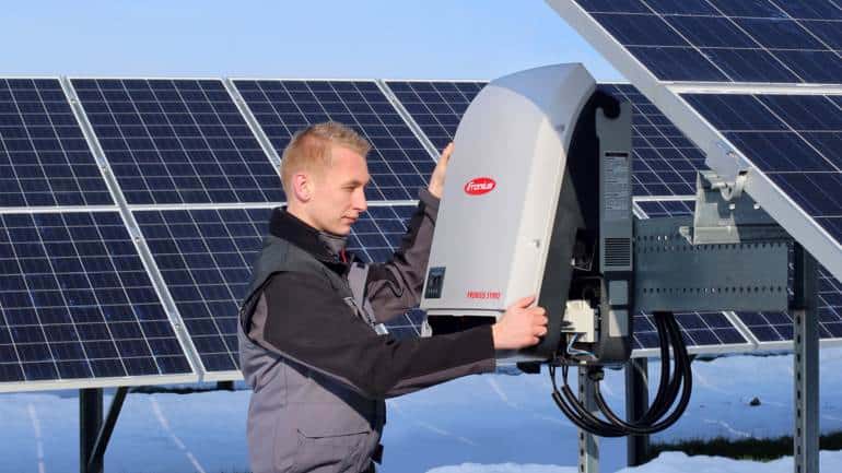 Napelem inverter felhelyez&eacute;se